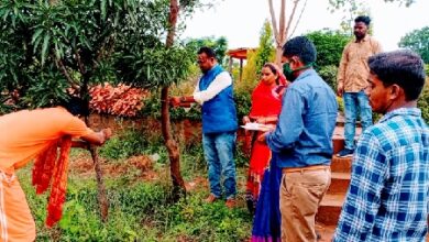 Photo of वृक्षों को राखी बांध लिया पर्यावरण संरक्षण का संकल्प…  लोगों में जनजागरूकता लाने तीन वर्षों से हो रहा आयोजन…