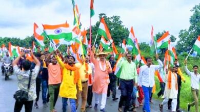 Photo of तिरंगा राष्ट्रीय गौरव व देशभक्ति का प्रतीक: श्यामबिहारी जायसवाल…  अख़राडाँड़ से खड़गंवा तक निकली विशाल तिरंगा यात्रा, लोगों का उमड़ा हुजूम…